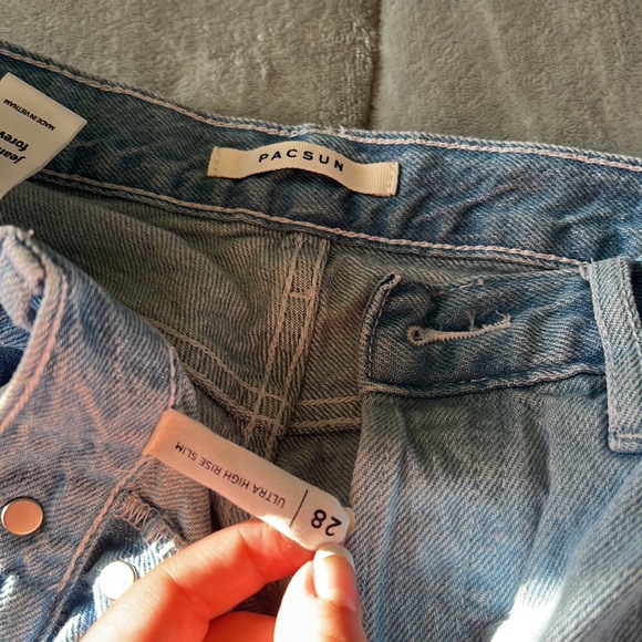 High rise hardly worn light blue patched jeans - Picture 2 of 3